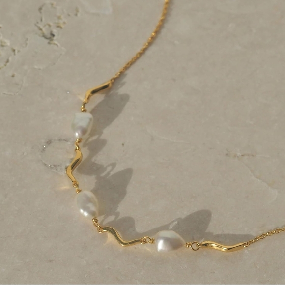 Jewelry - Gold and Pearl Necklace
